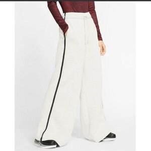 NIKE City Ready Light Bone/black zipper Women’s Fleece Pants Size Small 30”